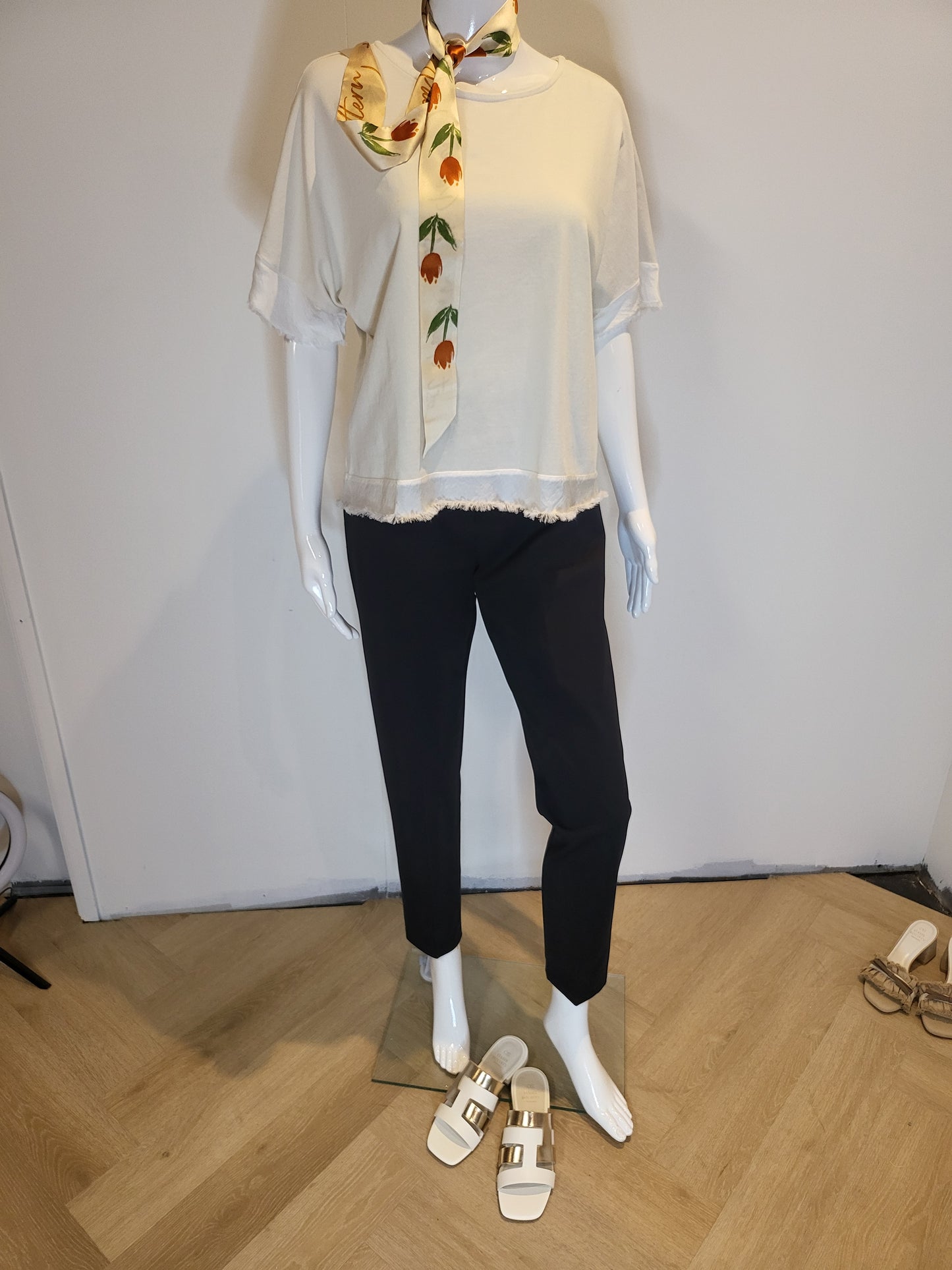 Back Button T-shirt by Elissia Apparel Elissia Europe