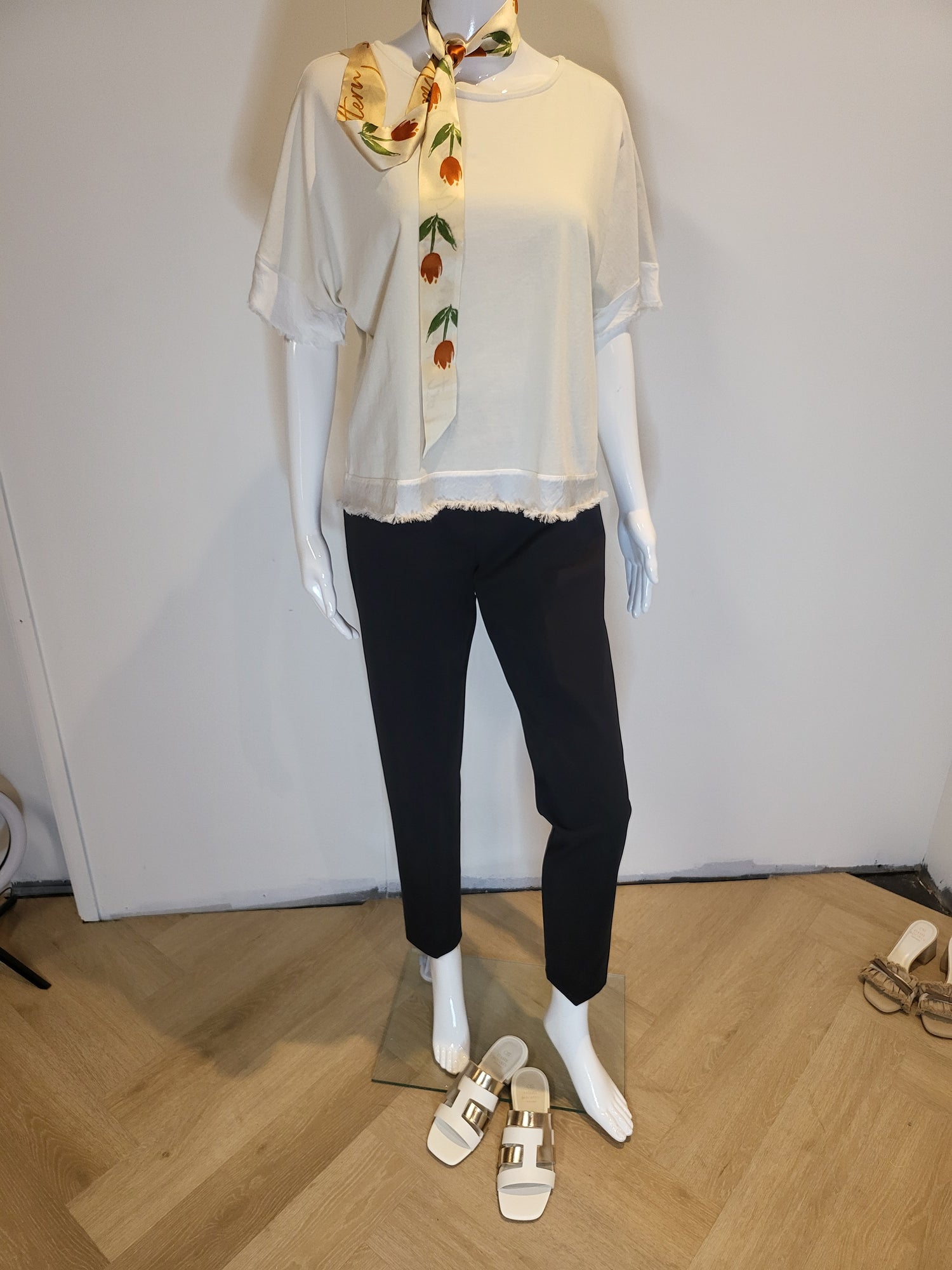 Back Button T-shirt by Elissia Apparel Elissia Europe