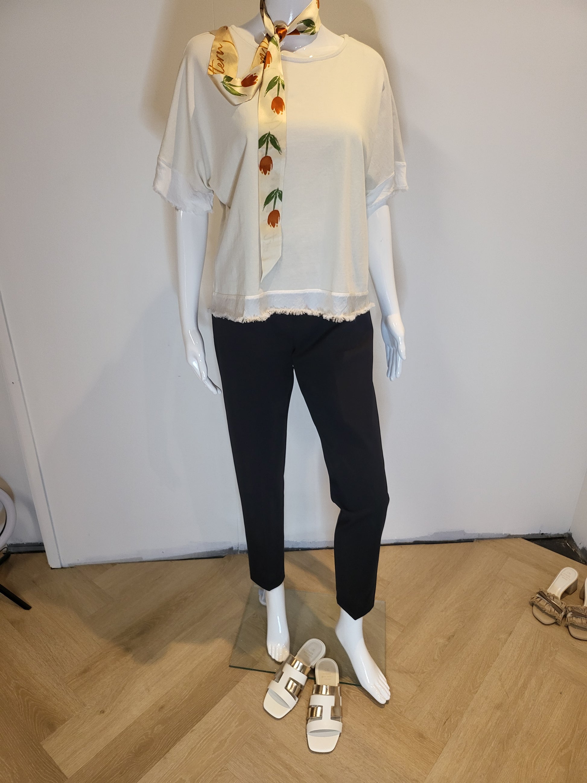 Back Button T-shirt by Elissia Apparel Elissia Europe