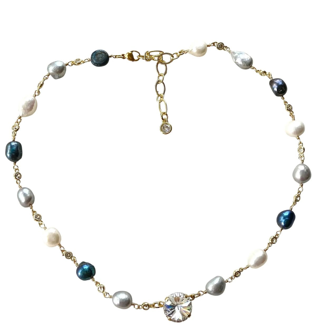 Pearl Short Crystal Necklace by VB&CO Jewelry VB&CO DESIGNS HANDMADE JEWELRY