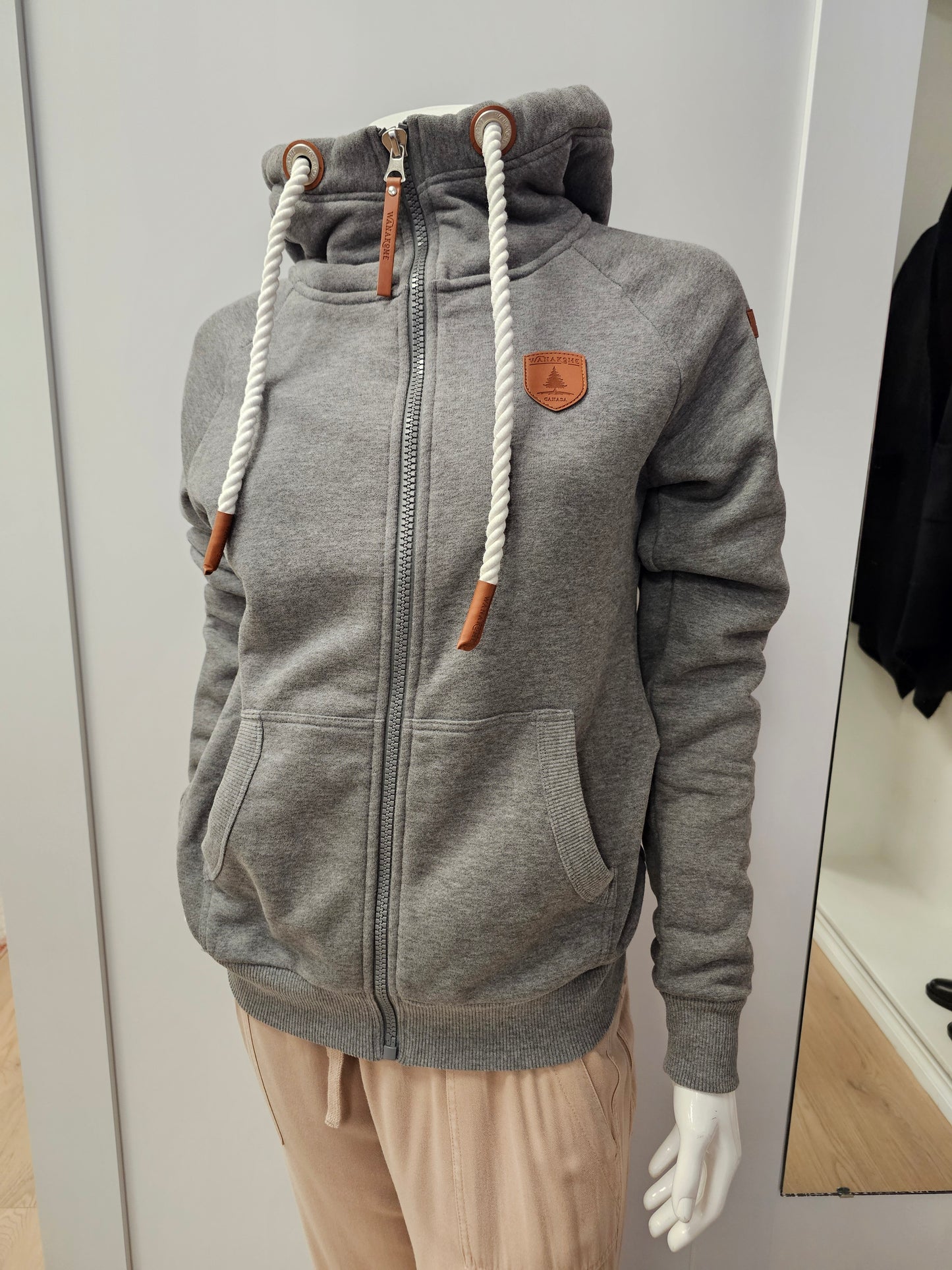 Hera by Wanakome sweatshirt Wanakome