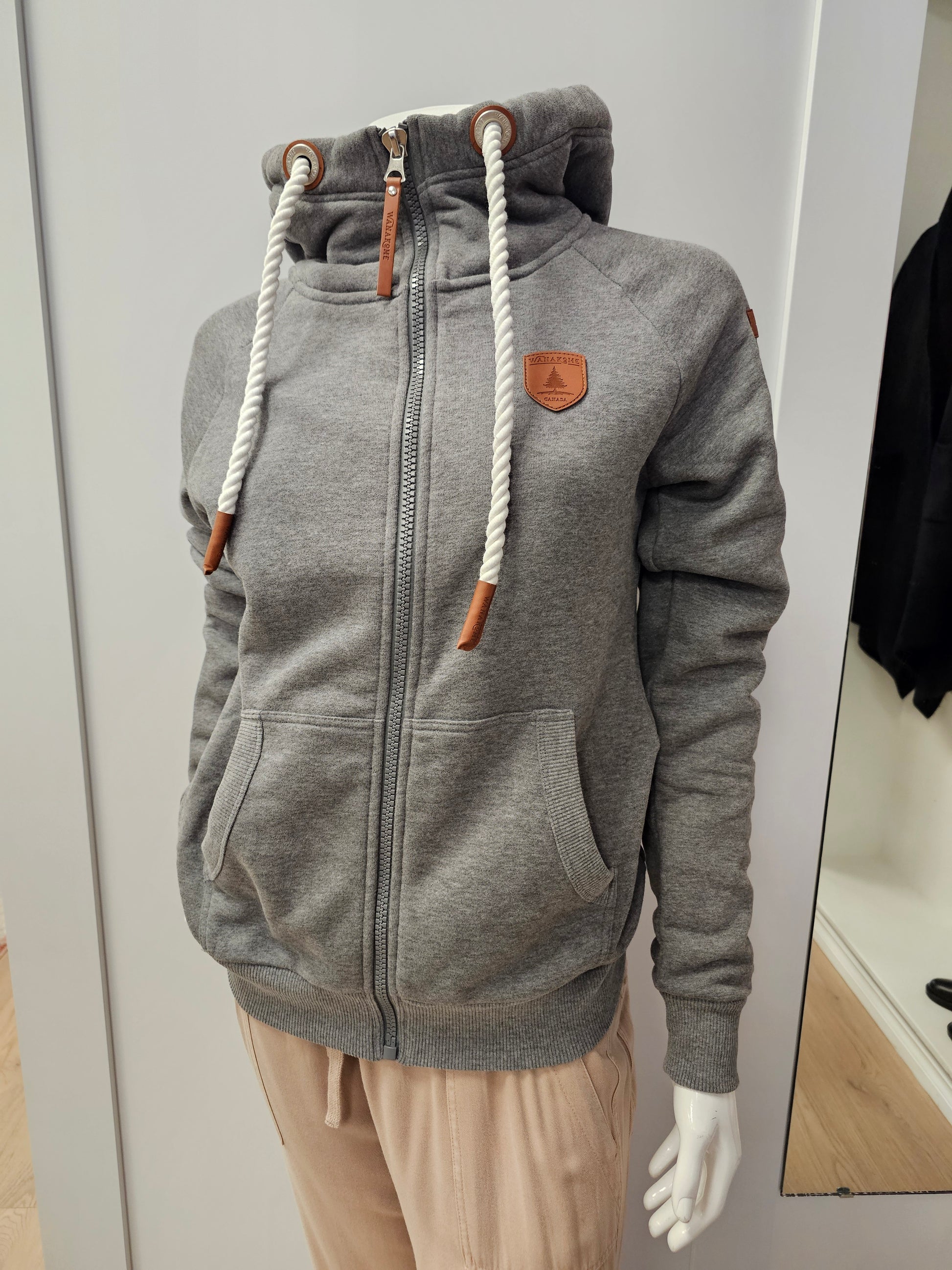 Hera by Wanakome sweatshirt Wanakome