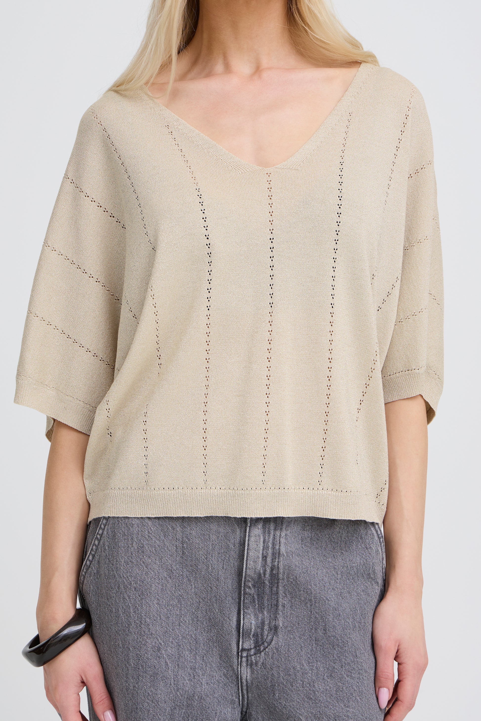 BYMobbe Vneck by b.young Tops b.young