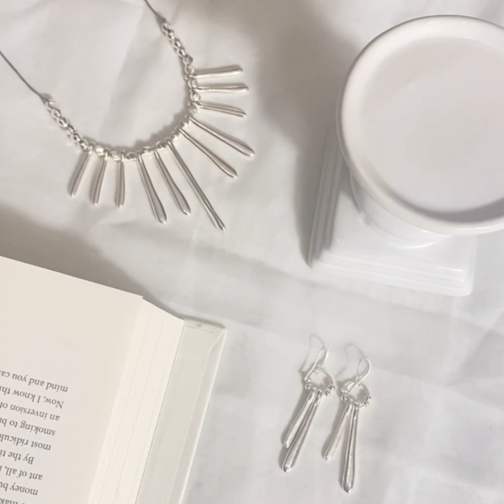 Drop Fan Necklace In Silver Plate Necklace Suzie Blue Canada